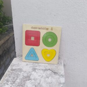 Shape matching Montessori puzzle